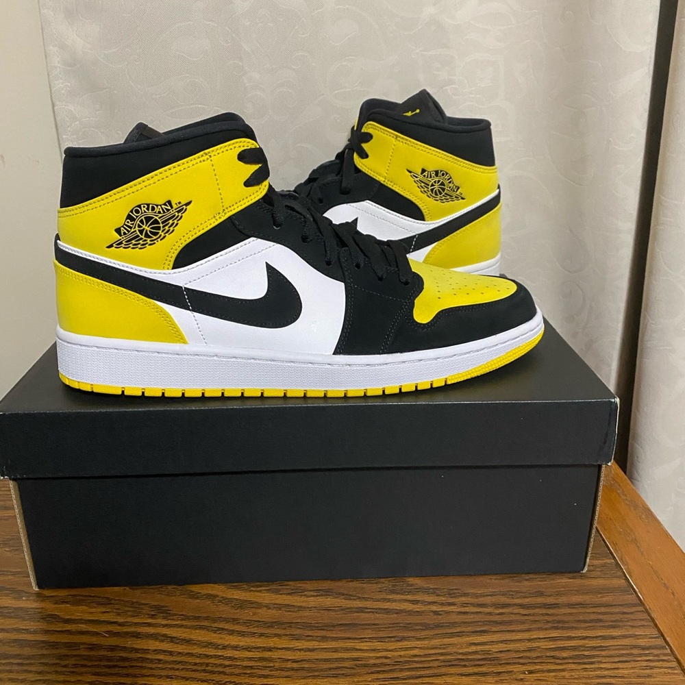 Jordan retro 1 yellow toe